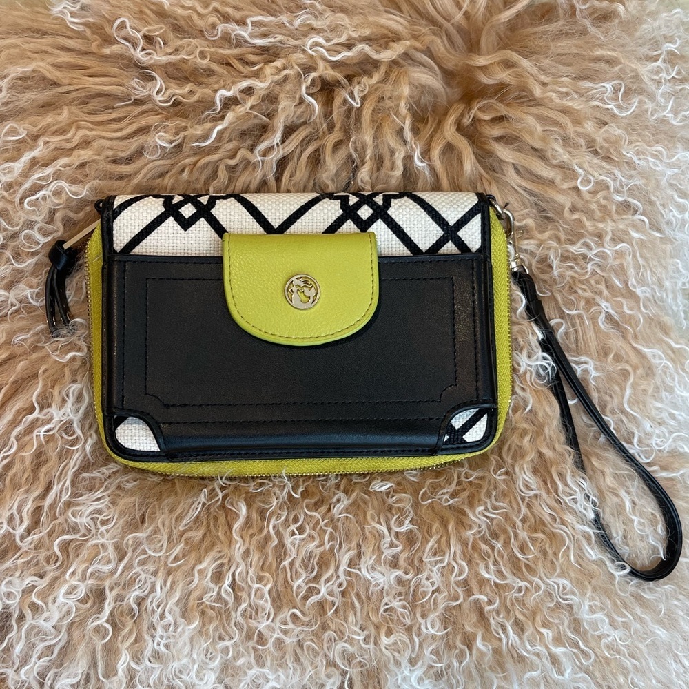 Spartina wristlet- green and black, holds iPhone pro max!